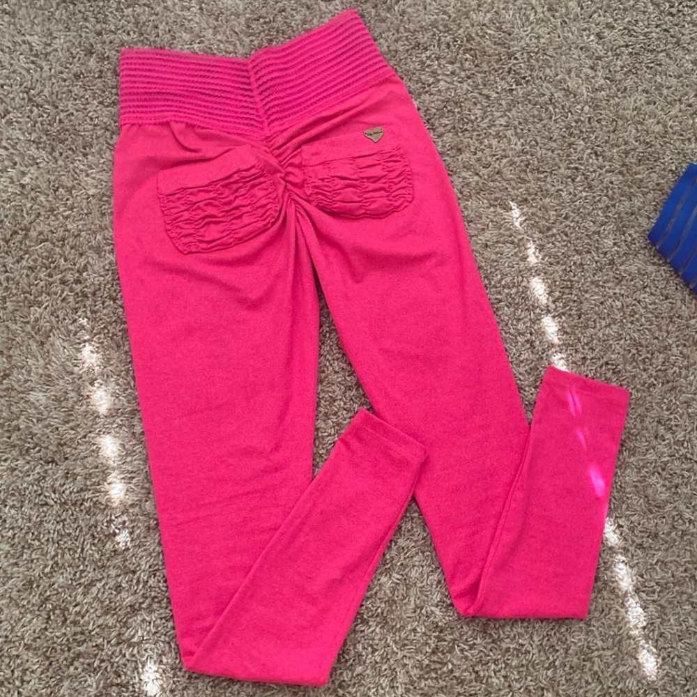‼️SOLD‼️Cute booty lounge scrunch booty leggings